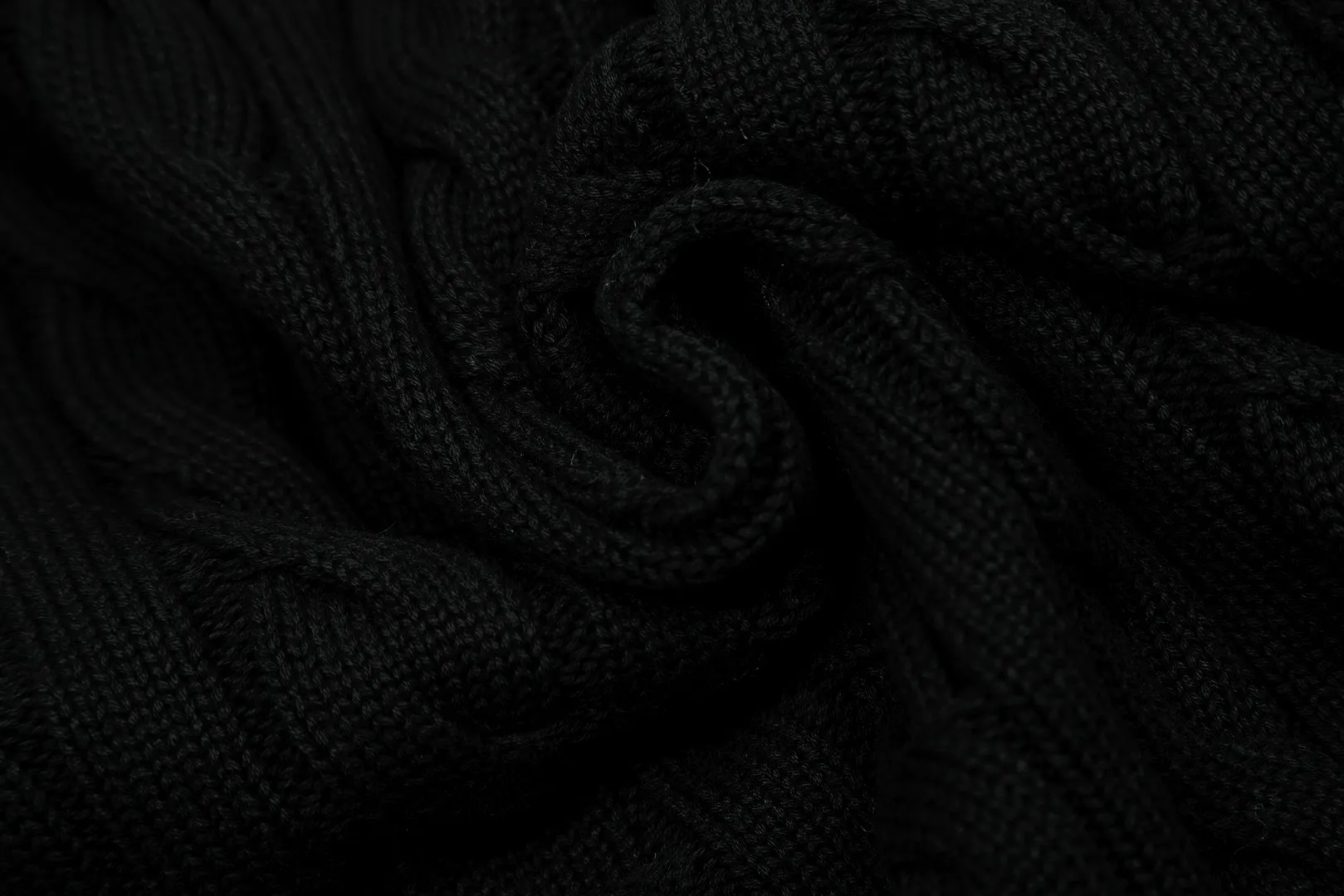 P210 Top quality" Style number: DS019# [Ralph Lauren V-neck solid color pony embroidered logo hemp flower knitted sweater] ✅Ralph Lauren Ralph Lauren goddess slim basic classic V-neck hemp flower pullover sweater ✅Main supplier platform live broadcast Wholesale entity Replacement when out of stock Not removed from the shelves ✅ZP quality 1:1 version Scan the code to enter the GF website Counter quality ✅Detailed quality The only one in Guangzhou Imported quality cotton yarn Mainly high-end Value for money, good quality, needless to say, ✅Simple upper body, easy to match, ootd must-have, good-looking clothes are never picky, a must-have in the goddess’ wardrobe, recommended Size: S-L Color: black, off-white, gray, navy blue, khaki, pink, light blue, rose red, brown, Chinese red